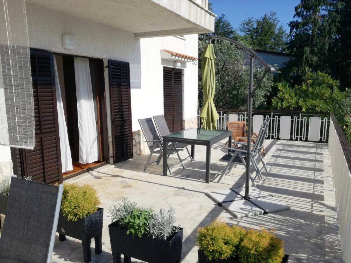 Apartments Martina Njivice Exterior photo